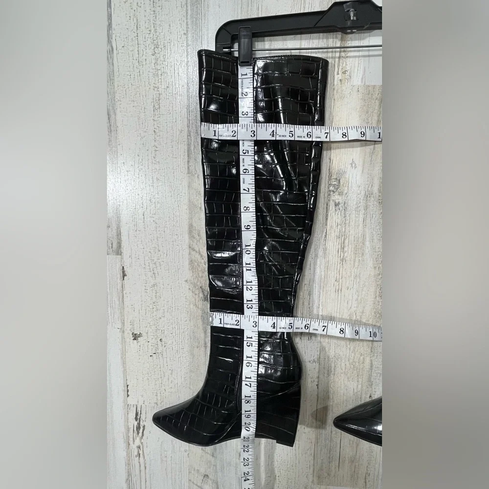 Miss Lola Knee-High Black Boots Faux Animal Skin Texture Zip Up Size 5.5
